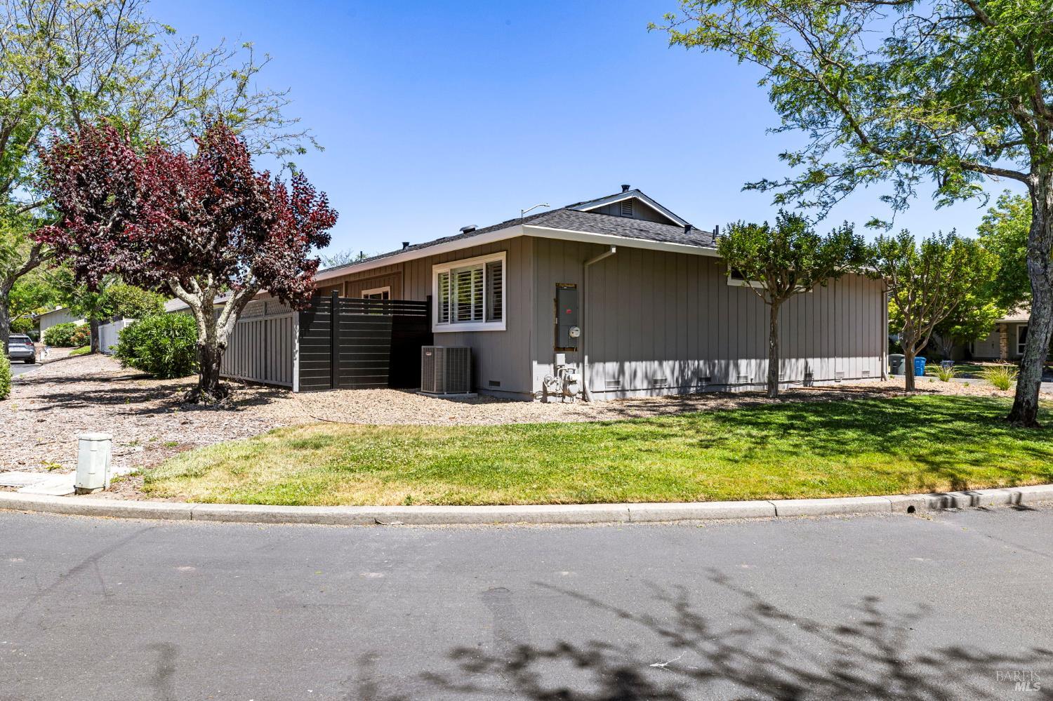Detail Gallery Image 14 of 39 For 349 Pythian Rd, Santa Rosa,  CA 95409 - 2 Beds | 2/1 Baths
