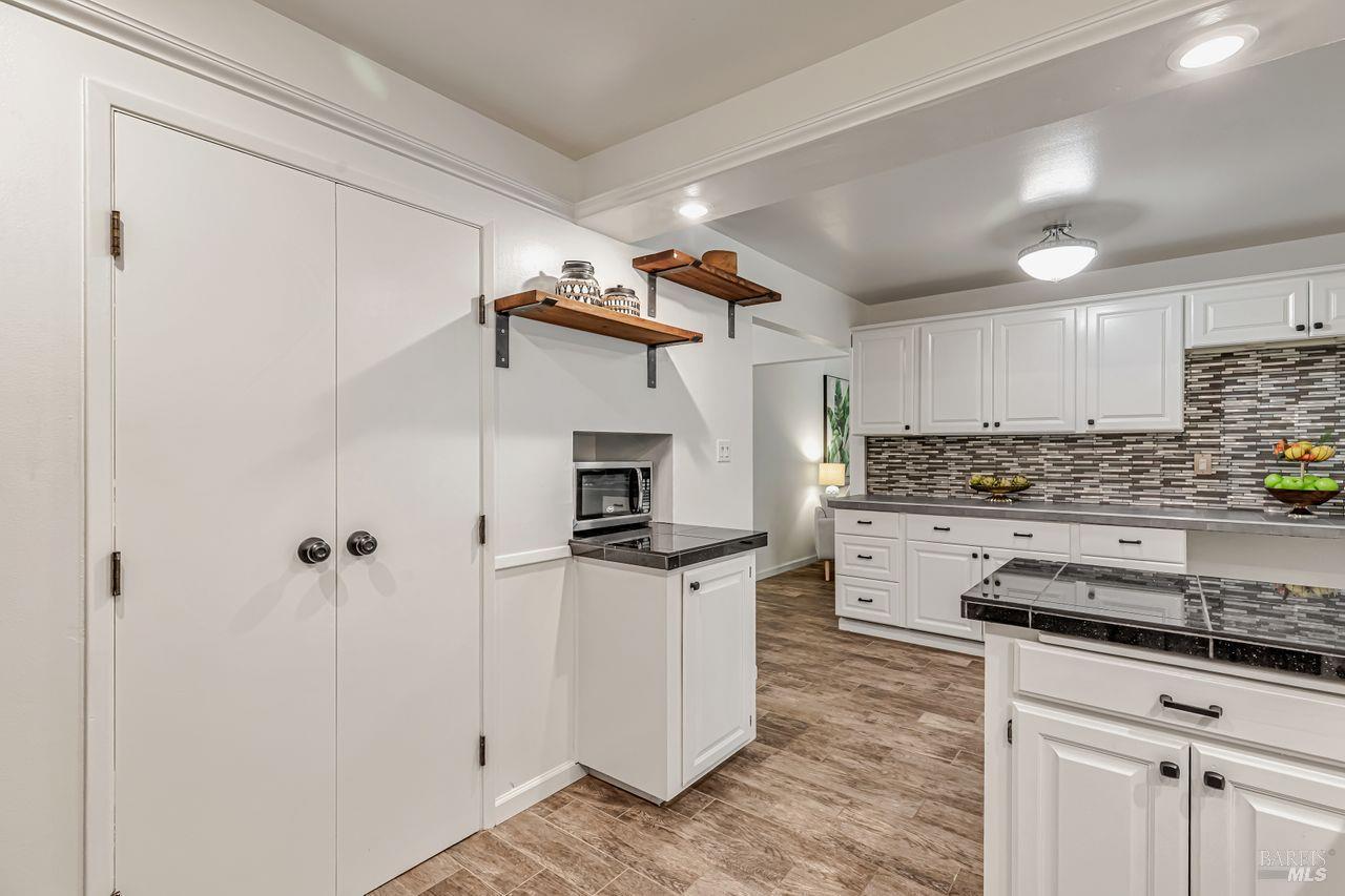 Detail Gallery Image 18 of 43 For 347 Major Dr, Santa Rosa,  CA 95403 - 3 Beds | 2 Baths