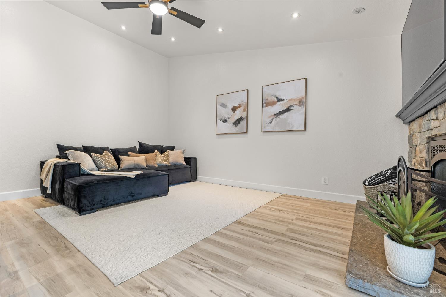 Detail Gallery Image 7 of 31 For 9508 Jessica Dr, Windsor,  CA 95492 - 4 Beds | 2 Baths