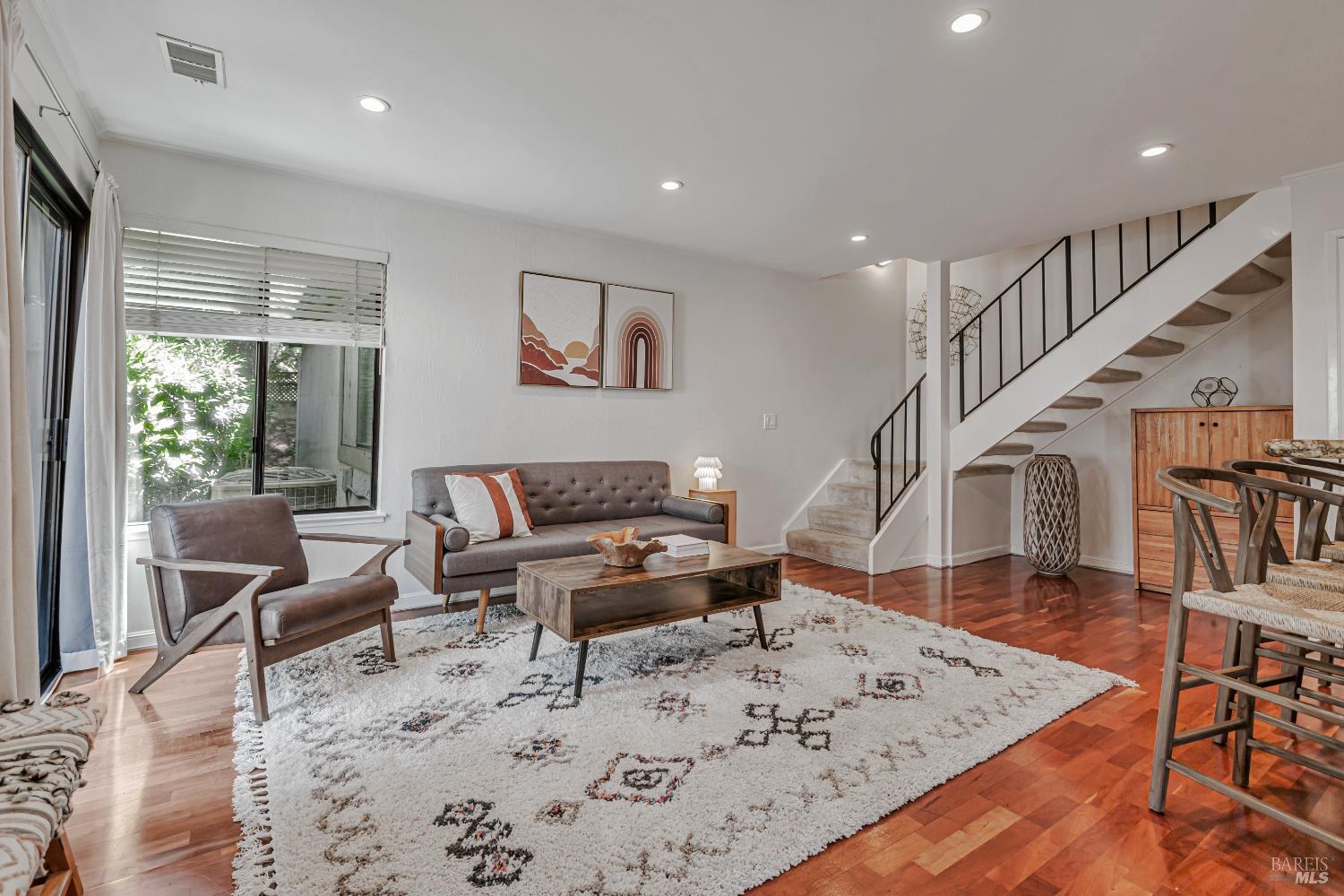 Detail Gallery Image 4 of 33 For 111 Cheda Ln, Novato,  CA 94947 - 2 Beds | 1 Baths