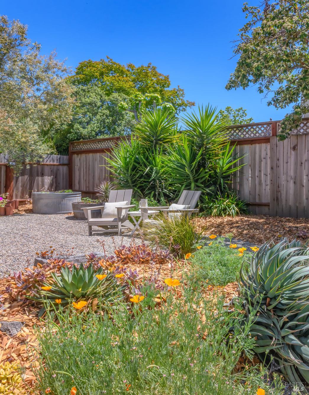 Detail Gallery Image 23 of 50 For 1721 Northstar Dr, Petaluma,  CA 94954 - 3 Beds | 2/1 Baths