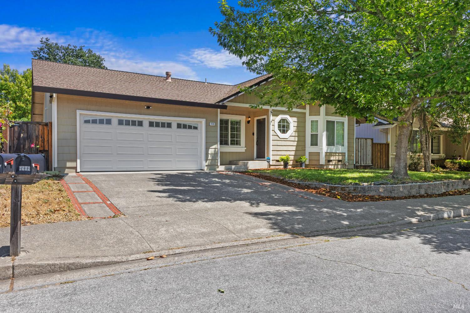 Detail Gallery Image 2 of 31 For 9508 Jessica Dr, Windsor,  CA 95492 - 4 Beds | 2 Baths