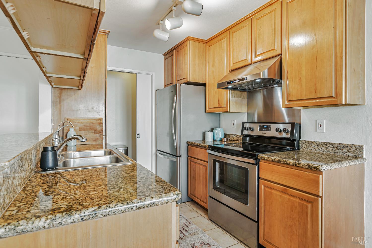 Detail Gallery Image 6 of 33 For 111 Cheda Ln, Novato,  CA 94947 - 2 Beds | 1 Baths