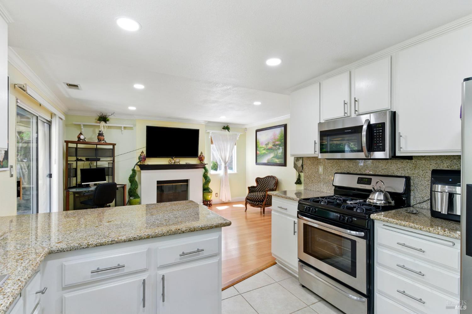 Detail Gallery Image 12 of 49 For 138 Nicole Way, Vallejo,  CA 94589 - 3 Beds | 2/1 Baths