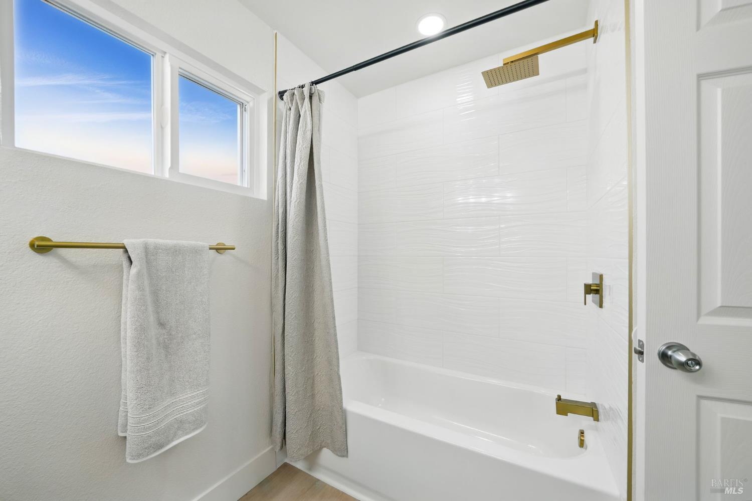 Detail Gallery Image 10 of 28 For 2790 Vista Grande Unkn, Fairfield,  CA 94534 - 3 Beds | 2 Baths