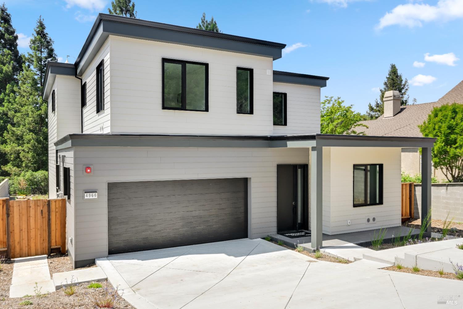 Detail Gallery Image 3 of 61 For 3621 Crown Hill Dr, Santa Rosa,  CA 95404 - 5 Beds | 3/1 Baths