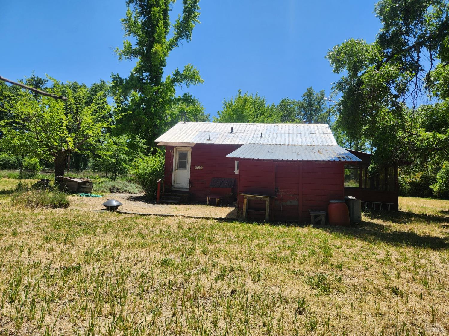 Detail Gallery Image 3 of 21 For 25500 Fairbanks Ln, Covelo,  CA 95428 - 1 Beds | 1 Baths