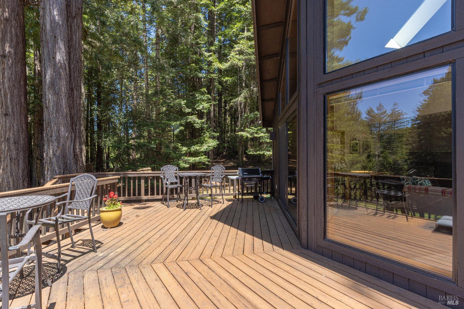 Detail Gallery Image 7 of 44 For 22111 Umland Cir, Jenner,  CA 95450 - 3 Beds | 2 Baths