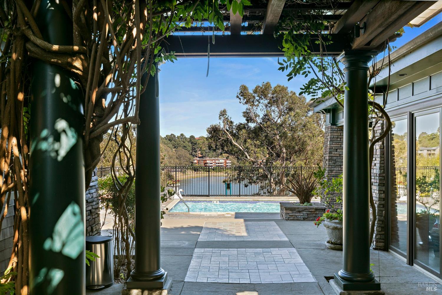 Detail Gallery Image 30 of 33 For 44 De Silva Island Dr, Mill Valley,  CA 94941 - 3 Beds | 2/1 Baths