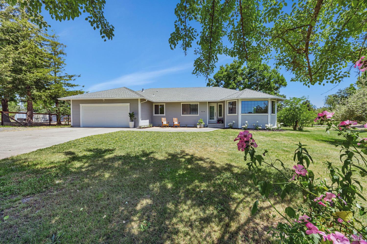 Detail Gallery Image 1 of 1 For 3214 Oak Farm Ln, Santa Rosa,  CA 95401 - 3 Beds | 2 Baths