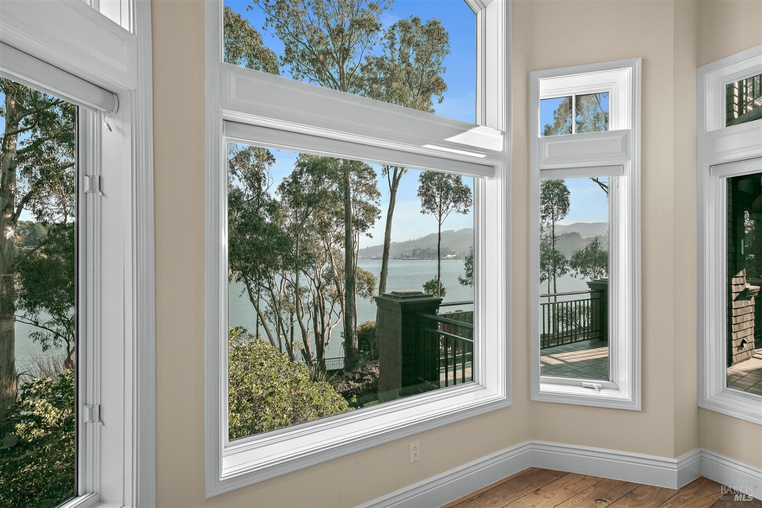 Detail Gallery Image 21 of 33 For 44 De Silva Island Dr, Mill Valley,  CA 94941 - 3 Beds | 2/1 Baths