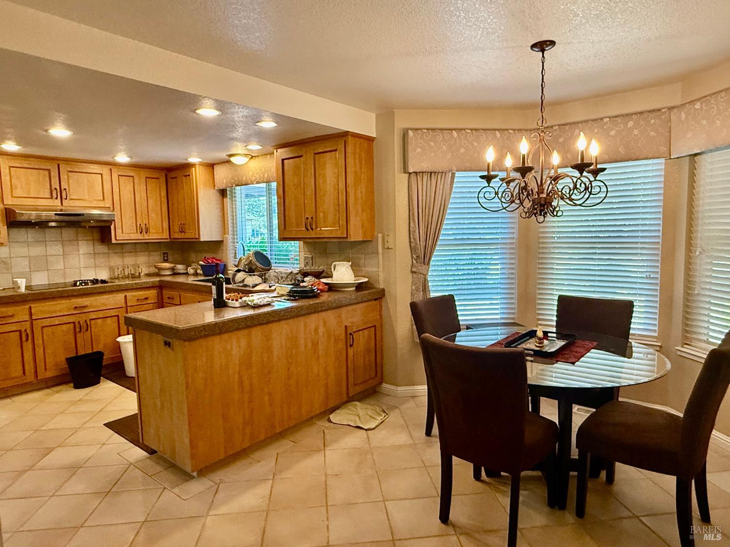 Detail Gallery Image 3 of 18 For 976 Slate Dr #4000,  Santa Rosa,  CA 95405 - 3 Beds | 3 Baths