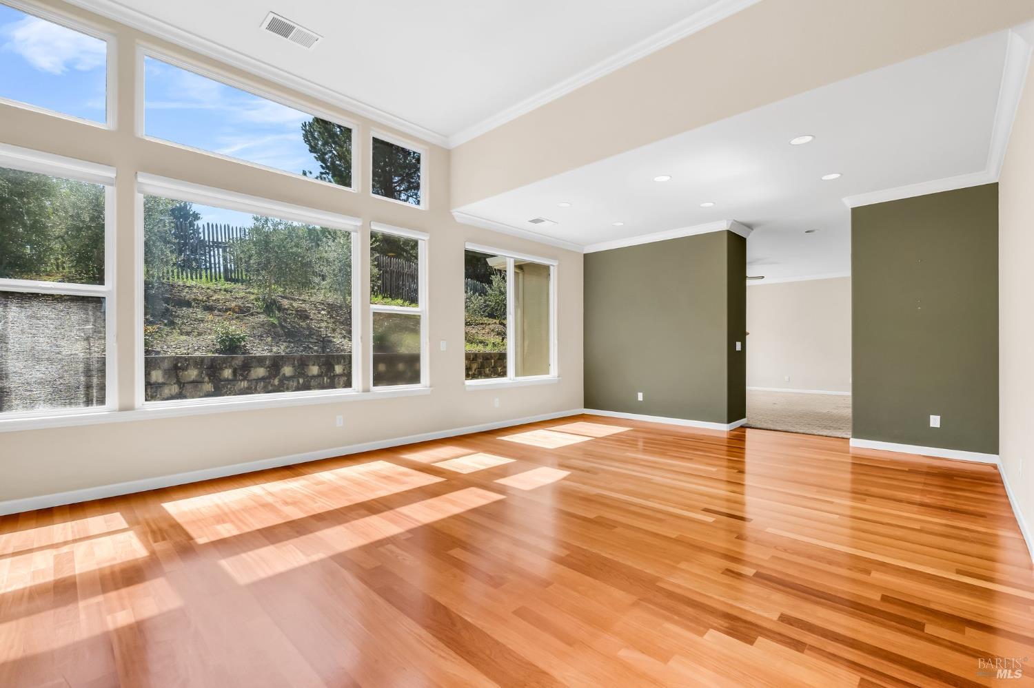 Detail Gallery Image 12 of 58 For 3431 Terra Linda Dr, Santa Rosa,  CA 95404 - 3 Beds | 3/1 Baths