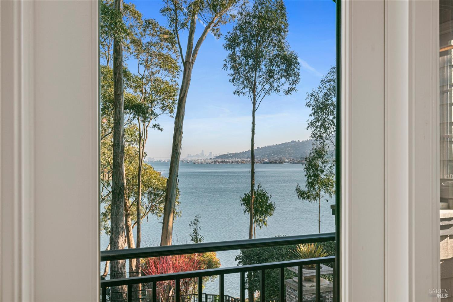 Detail Gallery Image 20 of 33 For 44 De Silva Island Dr, Mill Valley,  CA 94941 - 3 Beds | 2/1 Baths