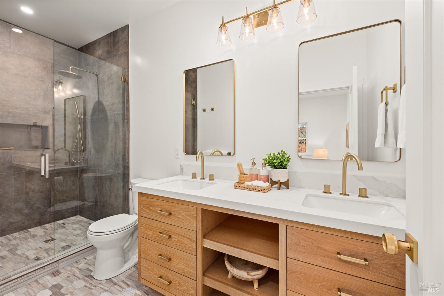 Detail Gallery Image 18 of 99 For 681 S Fitch Mountain Rd, Healdsburg,  CA 95448 - 5 Beds | 4 Baths