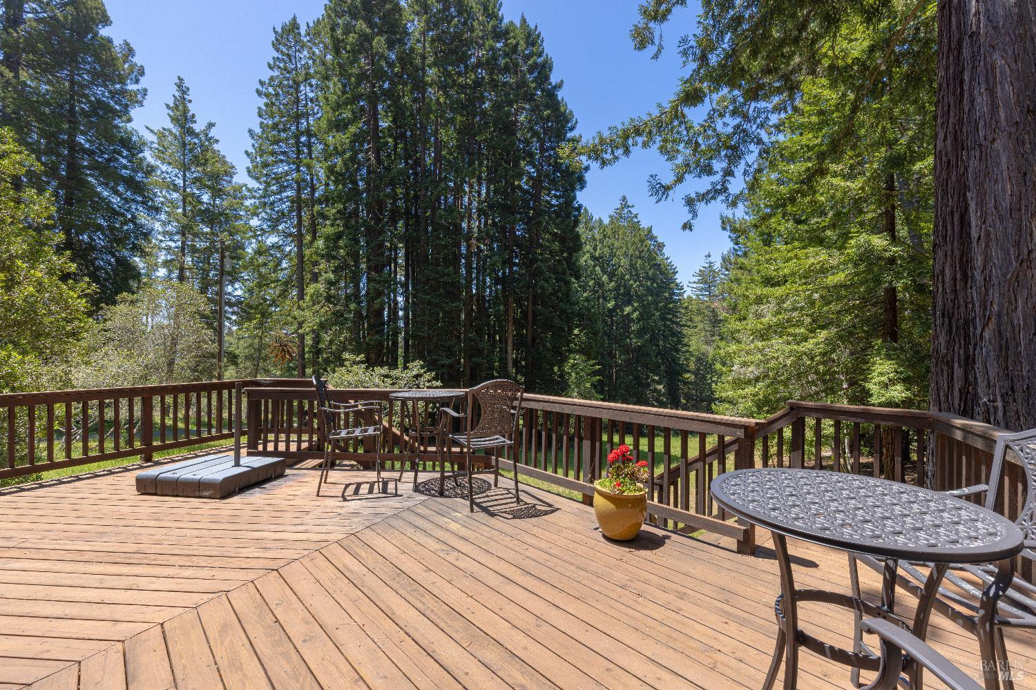 Detail Gallery Image 5 of 44 For 22111 Umland Cir, Jenner,  CA 95450 - 3 Beds | 2 Baths