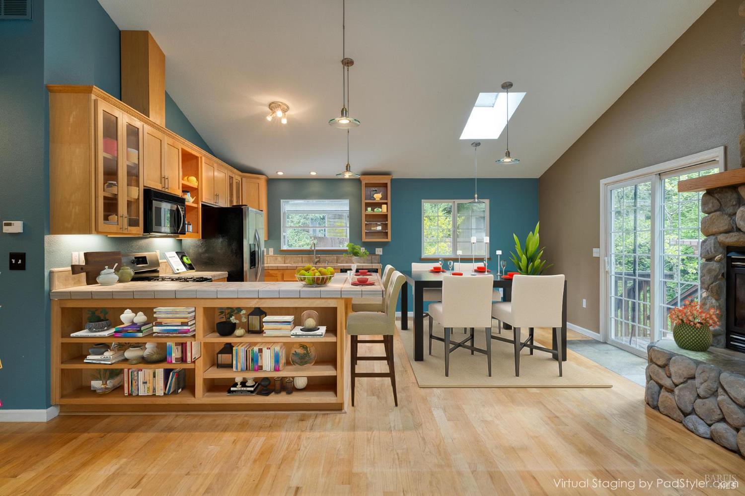 Detail Gallery Image 11 of 39 For 16589 Glenda Dr, Guerneville,  CA 95446 - 5 Beds | 2/1 Baths