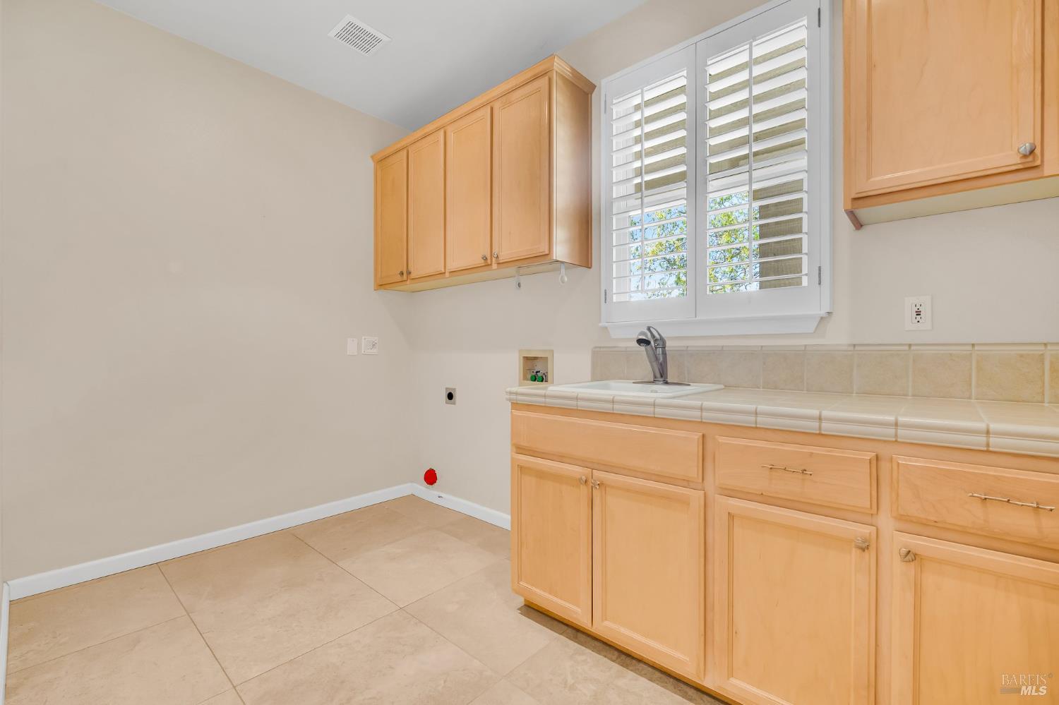 Detail Gallery Image 22 of 58 For 3431 Terra Linda Dr, Santa Rosa,  CA 95404 - 3 Beds | 3/1 Baths