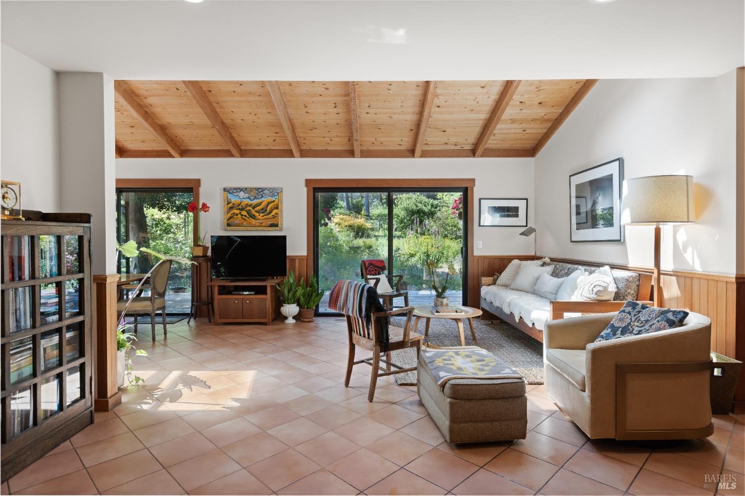 Detail Gallery Image 4 of 53 For 7 Linsdale Ln, Point Reyes Station,  CA 94956 - 3 Beds | 2 Baths