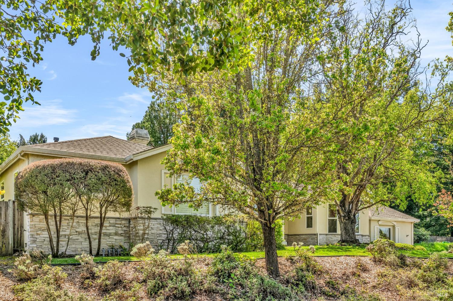 Detail Gallery Image 3 of 58 For 3431 Terra Linda Dr, Santa Rosa,  CA 95404 - 3 Beds | 3/1 Baths