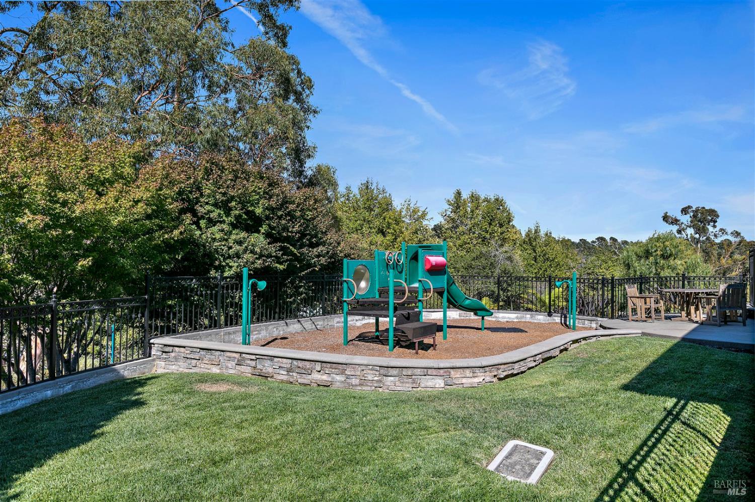 Detail Gallery Image 29 of 33 For 44 De Silva Island Dr, Mill Valley,  CA 94941 - 3 Beds | 2/1 Baths