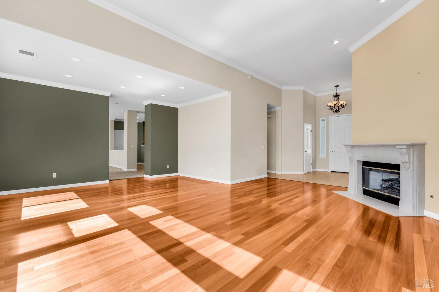 Detail Gallery Image 9 of 58 For 3431 Terra Linda Dr, Santa Rosa,  CA 95404 - 3 Beds | 3/1 Baths