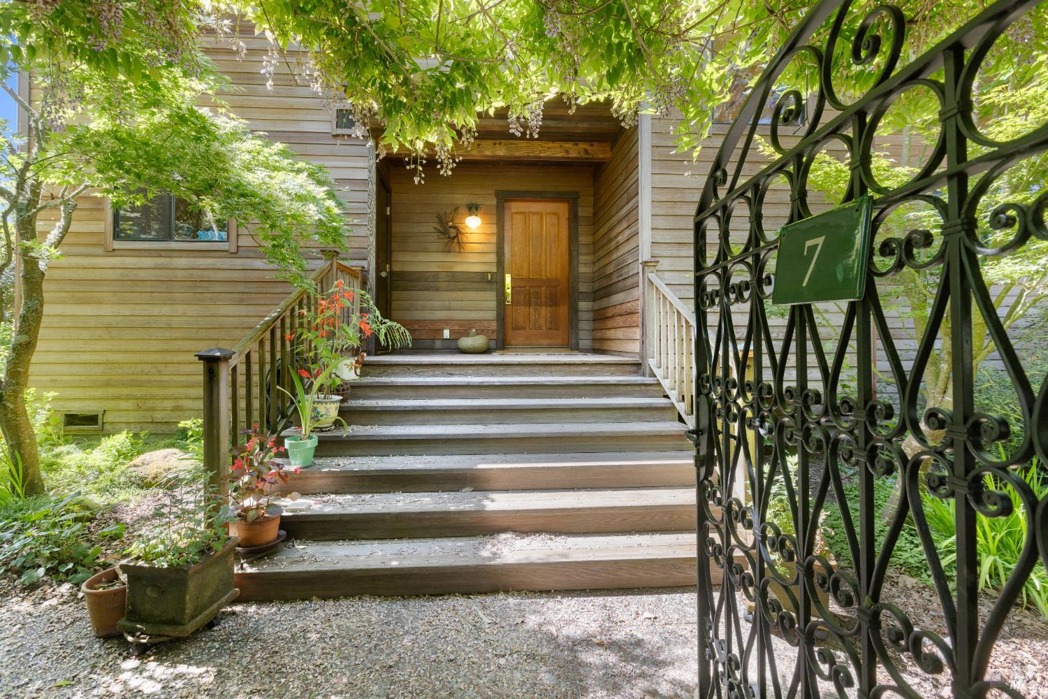 Detail Gallery Image 2 of 53 For 7 Linsdale Ln, Point Reyes Station,  CA 94956 - 3 Beds | 2 Baths