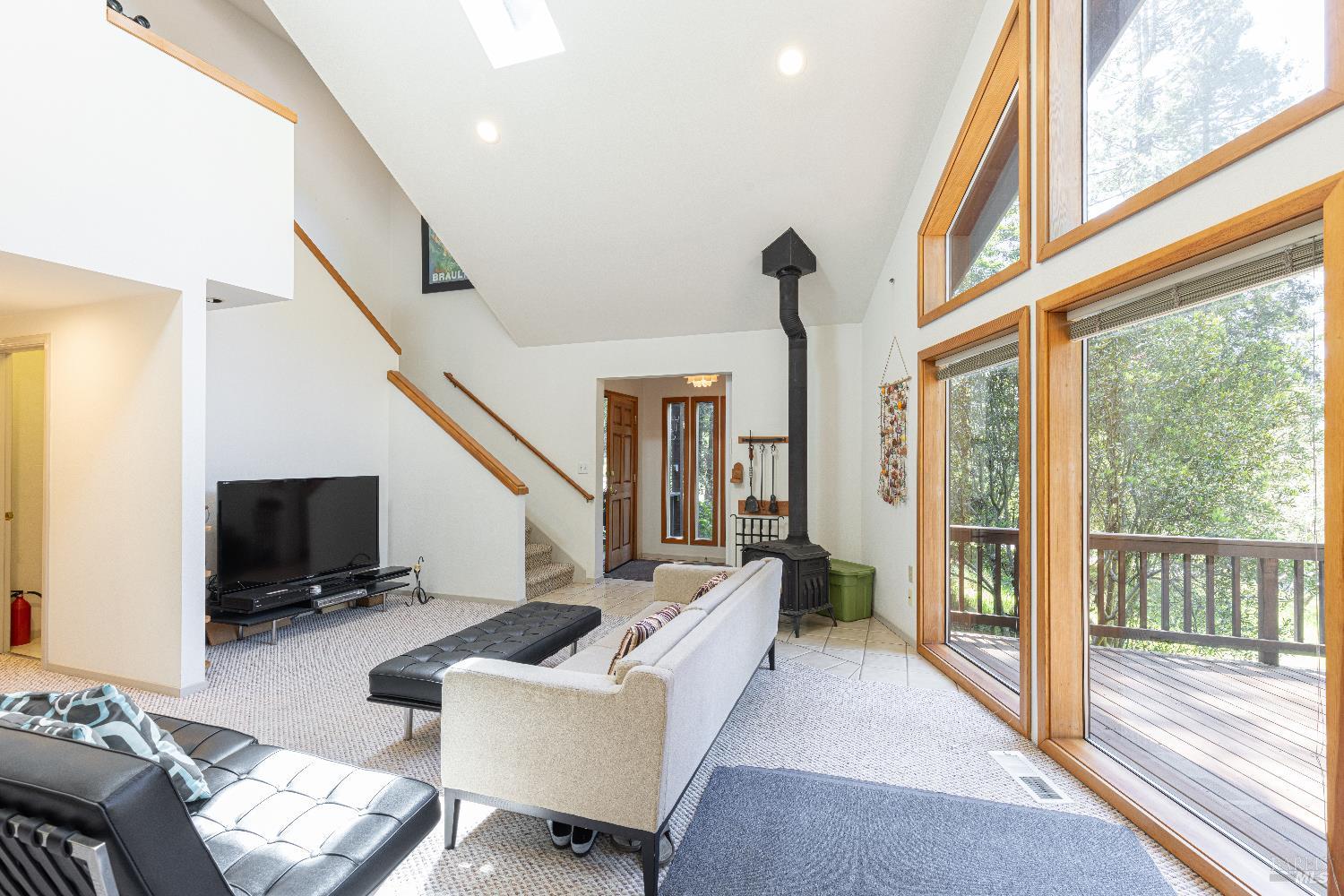 Detail Gallery Image 9 of 44 For 22111 Umland Cir, Jenner,  CA 95450 - 3 Beds | 2 Baths
