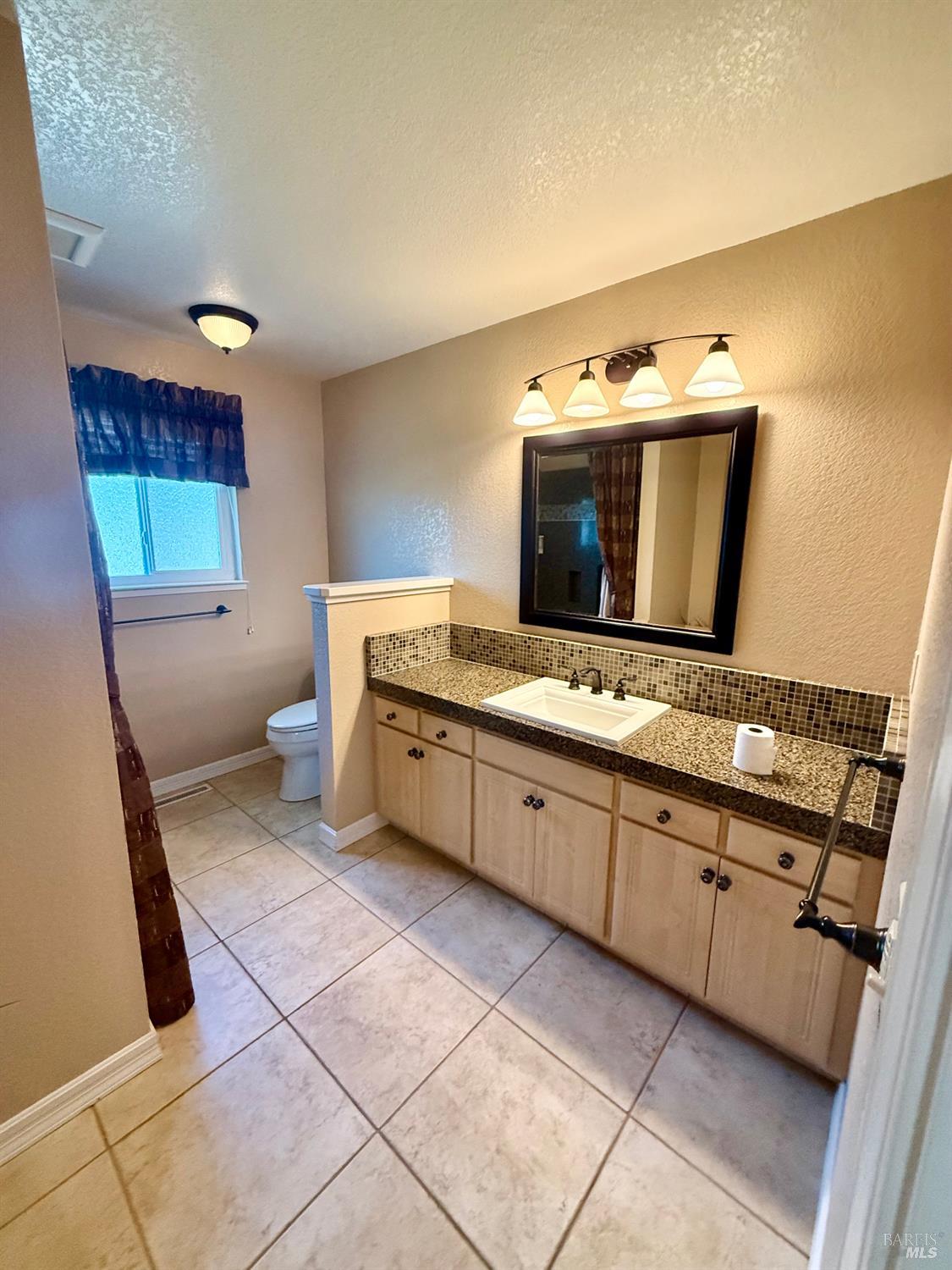 Detail Gallery Image 13 of 18 For 976 Slate Dr #4000,  Santa Rosa,  CA 95405 - 3 Beds | 3 Baths
