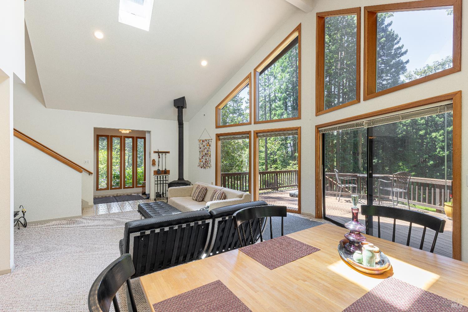 Detail Gallery Image 11 of 44 For 22111 Umland Cir, Jenner,  CA 95450 - 3 Beds | 2 Baths
