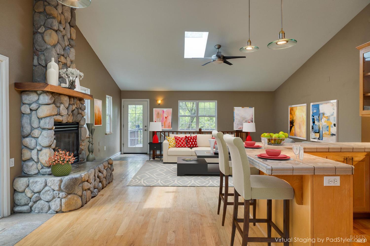 Detail Gallery Image 9 of 39 For 16589 Glenda Dr, Guerneville,  CA 95446 - 5 Beds | 2/1 Baths