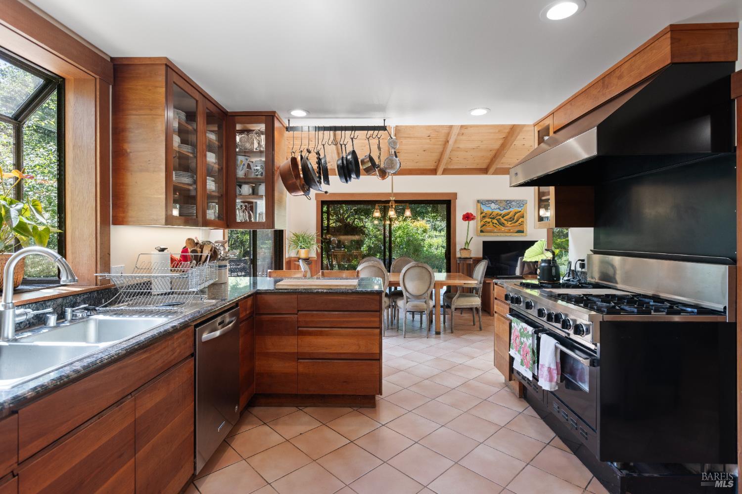 Detail Gallery Image 11 of 53 For 7 Linsdale Ln, Point Reyes Station,  CA 94956 - 3 Beds | 2 Baths