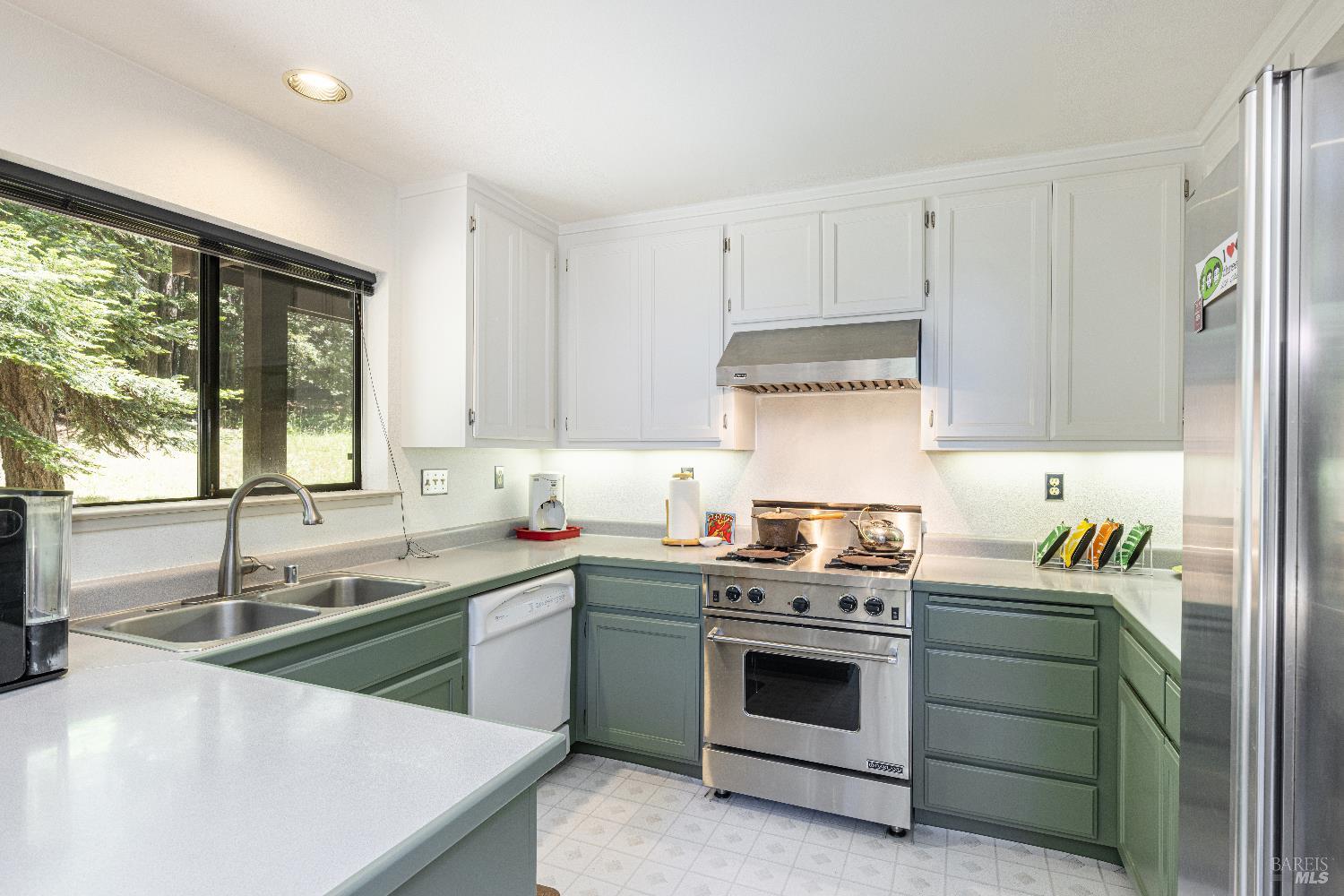 Detail Gallery Image 17 of 44 For 22111 Umland Cir, Jenner,  CA 95450 - 3 Beds | 2 Baths