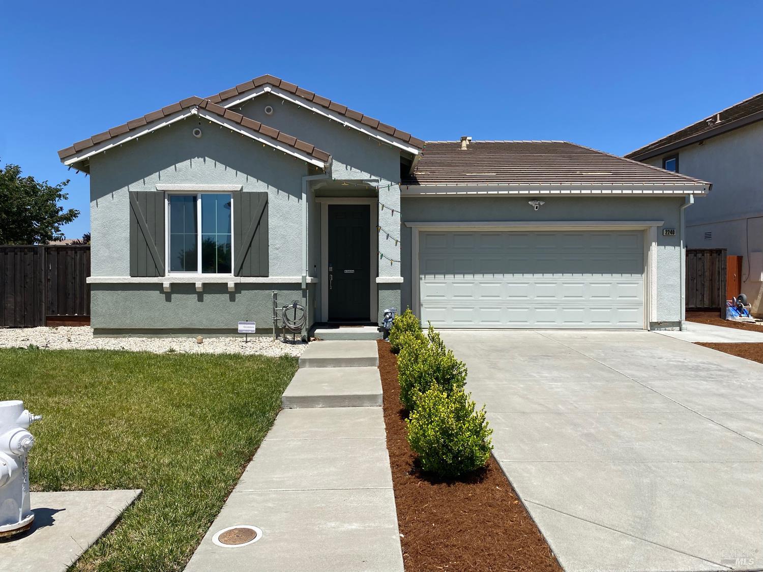 Detail Gallery Image 1 of 1 For 2240 Newcastle Dr, Vacaville,  CA 95687 - 3 Beds | 2 Baths