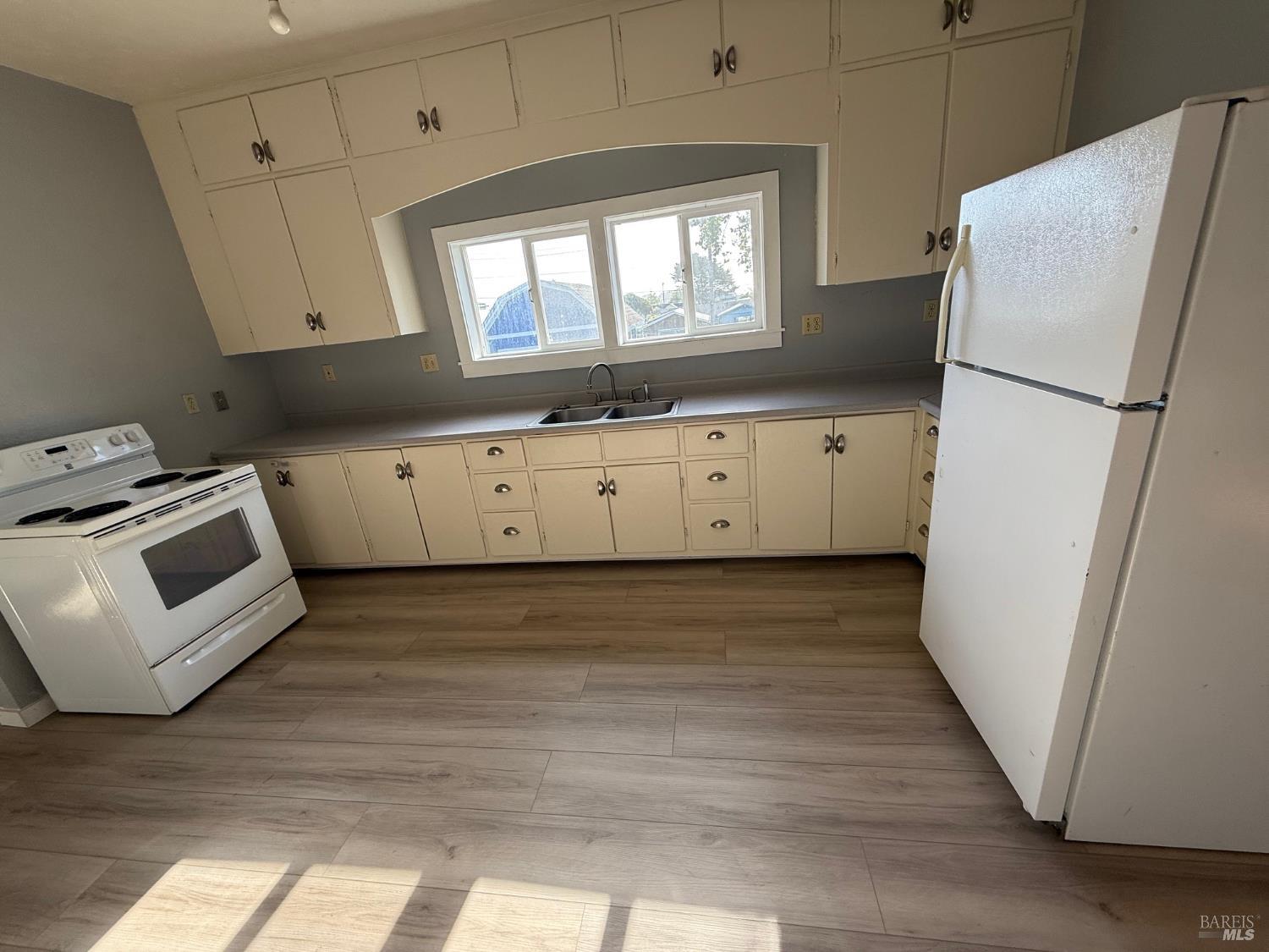 Detail Gallery Image 8 of 24 For 517 S Lincoln St, Fort Bragg,  CA 95437 - 3 Beds | 1 Baths