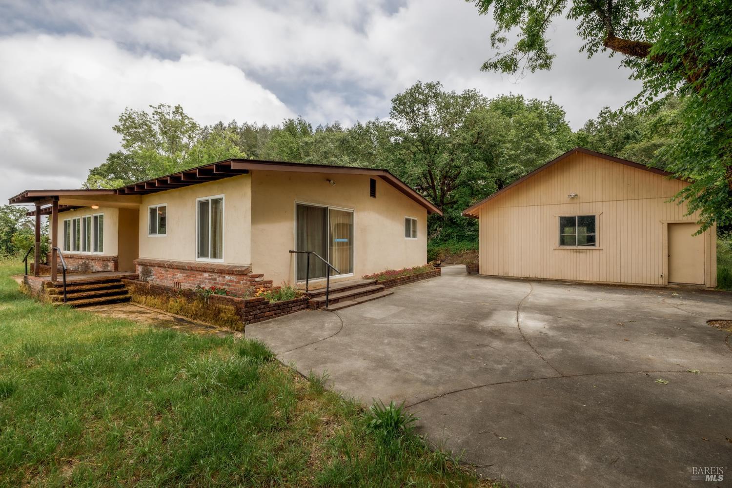 Detail Gallery Image 2 of 25 For 6680 Giovanetti Rd, Forestville,  CA 95436 - 3 Beds | 2 Baths