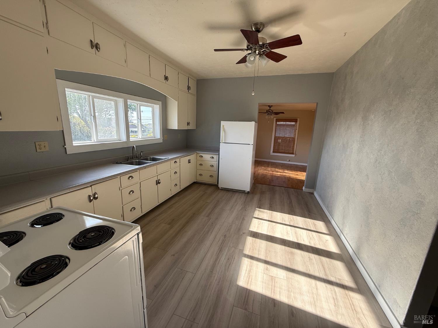 Detail Gallery Image 7 of 24 For 517 S Lincoln St, Fort Bragg,  CA 95437 - 3 Beds | 1 Baths