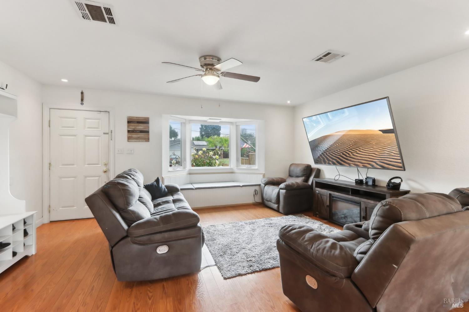 Detail Gallery Image 7 of 31 For 3484 Hillsborough Dr, Concord,  CA 94520 - 3 Beds | 2 Baths