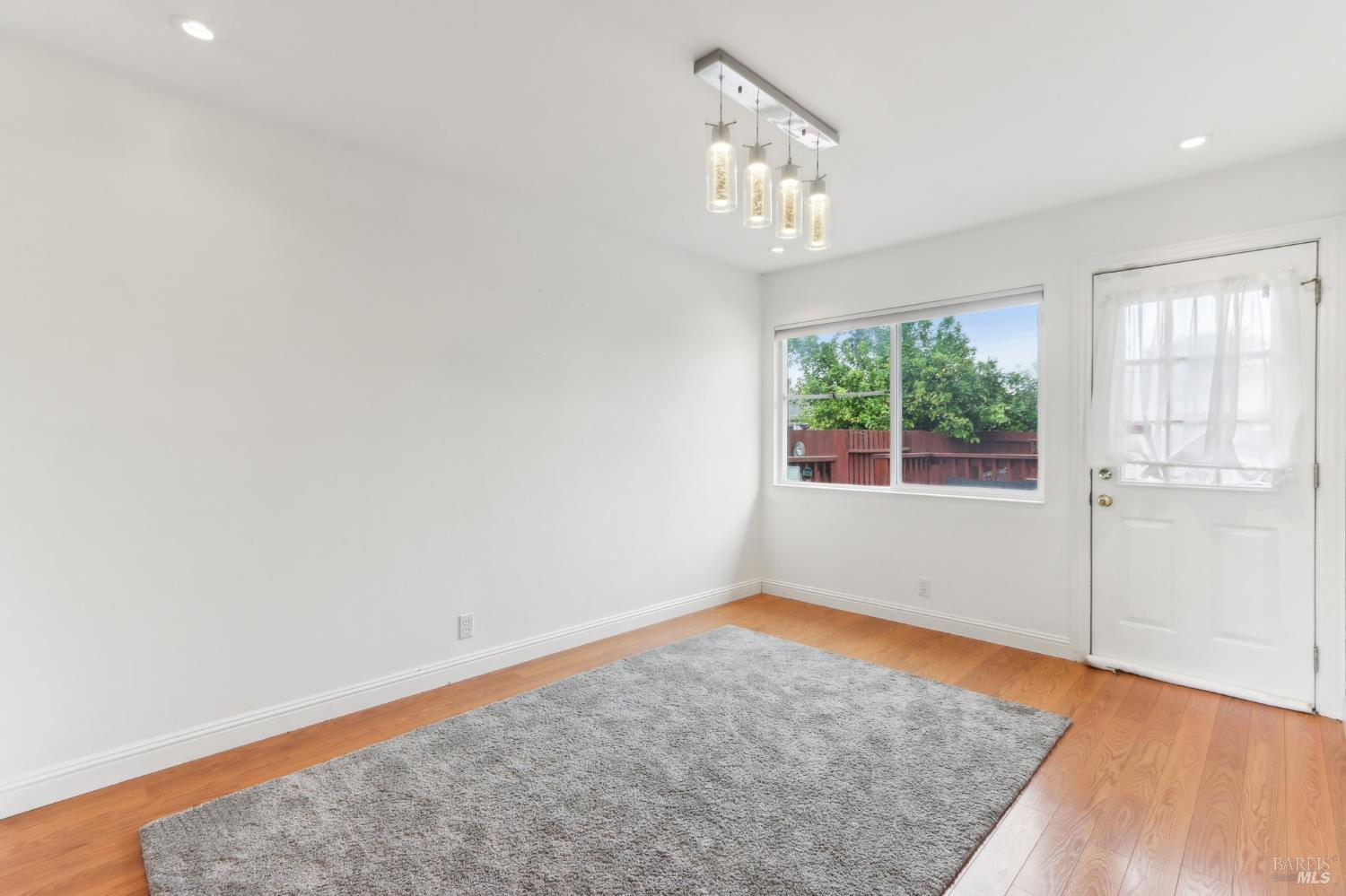 Detail Gallery Image 9 of 31 For 3484 Hillsborough Dr, Concord,  CA 94520 - 3 Beds | 2 Baths