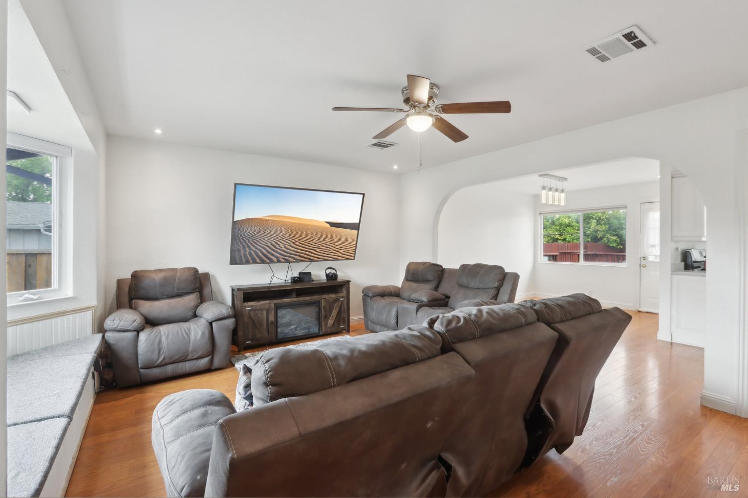 Detail Gallery Image 5 of 31 For 3484 Hillsborough Dr, Concord,  CA 94520 - 3 Beds | 2 Baths