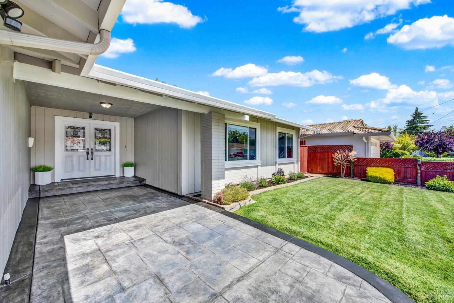 Detail Gallery Image 5 of 56 For 3741 Sierrawood Ct, Concord,  CA 94519 - 3 Beds | 2 Baths