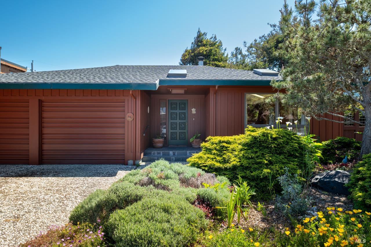Detail Gallery Image 2 of 48 For 170 Ebbing Way, Fort Bragg,  CA 95437 - 2 Beds | 2 Baths