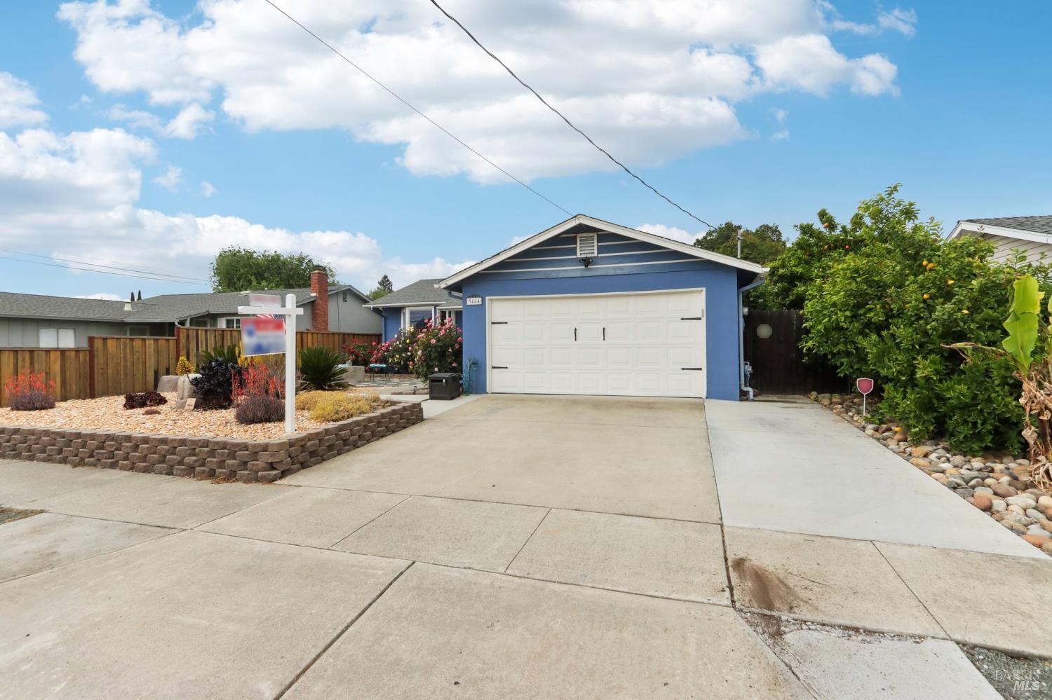 Detail Gallery Image 4 of 31 For 3484 Hillsborough Dr, Concord,  CA 94520 - 3 Beds | 2 Baths