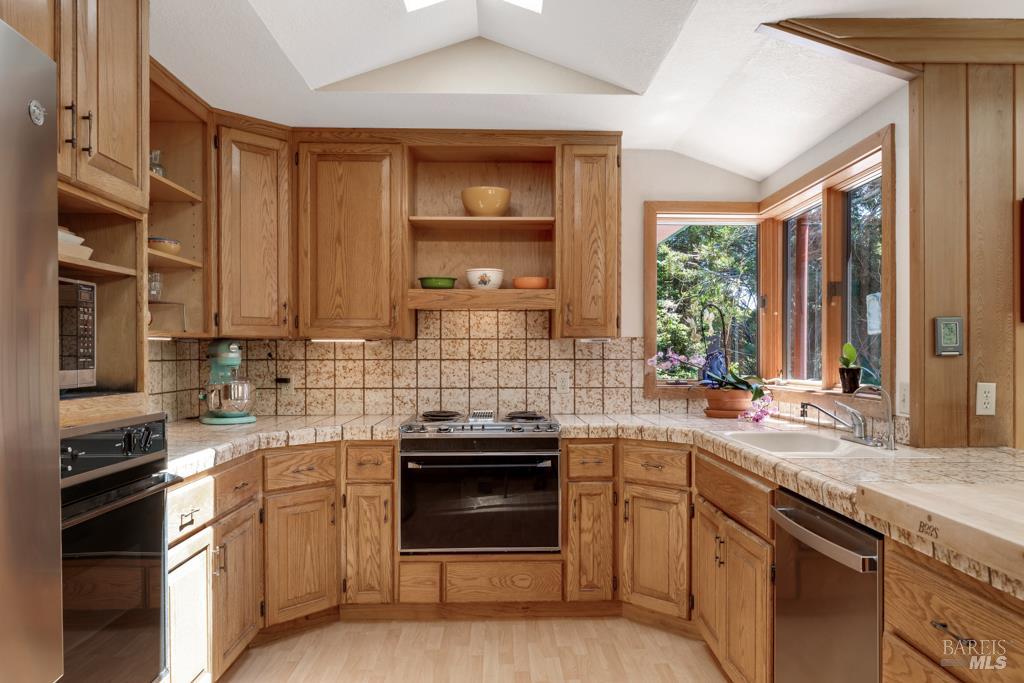 Detail Gallery Image 13 of 48 For 170 Ebbing Way, Fort Bragg,  CA 95437 - 2 Beds | 2 Baths