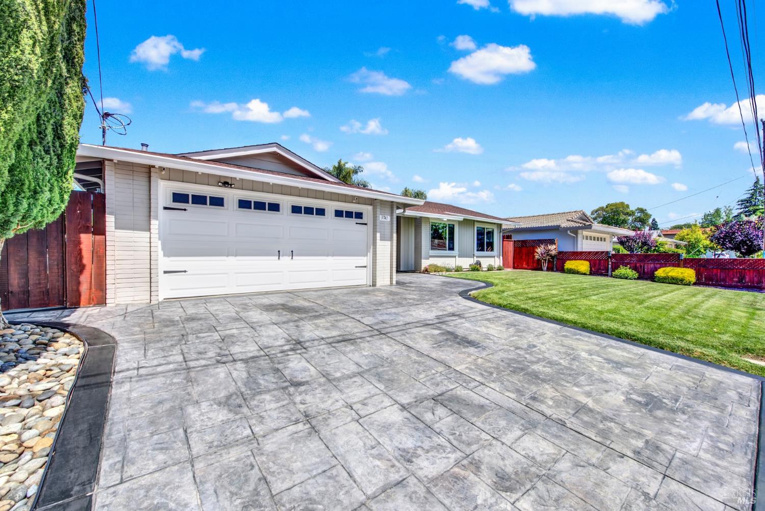 Detail Gallery Image 4 of 56 For 3741 Sierrawood Ct, Concord,  CA 94519 - 3 Beds | 2 Baths
