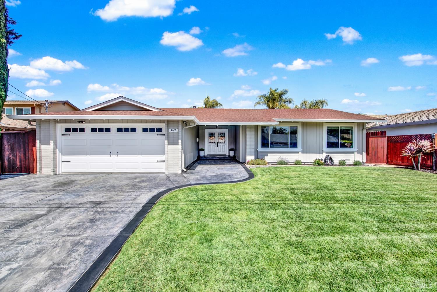 Detail Gallery Image 1 of 56 For 3741 Sierrawood Ct, Concord,  CA 94519 - 3 Beds | 2 Baths