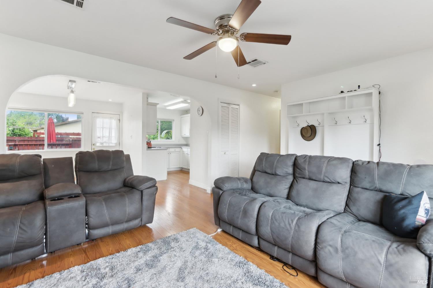Detail Gallery Image 8 of 31 For 3484 Hillsborough Dr, Concord,  CA 94520 - 3 Beds | 2 Baths