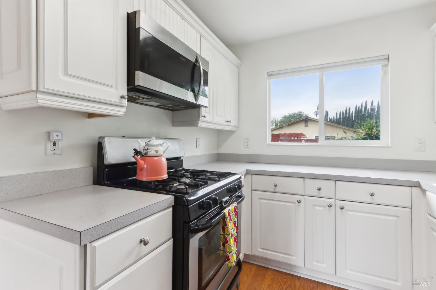 Detail Gallery Image 13 of 31 For 3484 Hillsborough Dr, Concord,  CA 94520 - 3 Beds | 2 Baths