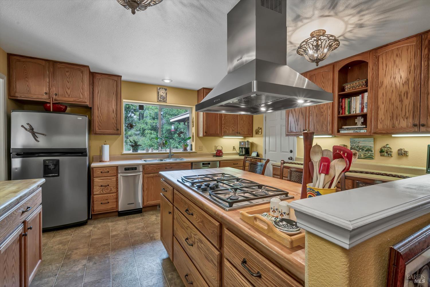 Detail Gallery Image 9 of 59 For 15625 June Bug Rd, Lower Lake,  CA 95457 - 4 Beds | 3/1 Baths