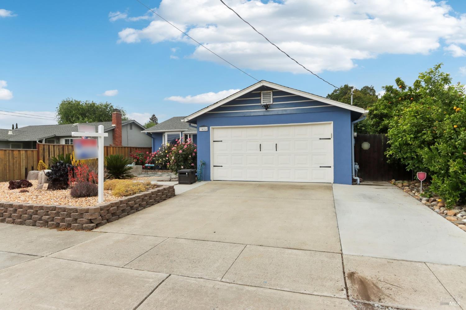 Detail Gallery Image 3 of 31 For 3484 Hillsborough Dr, Concord,  CA 94520 - 3 Beds | 2 Baths